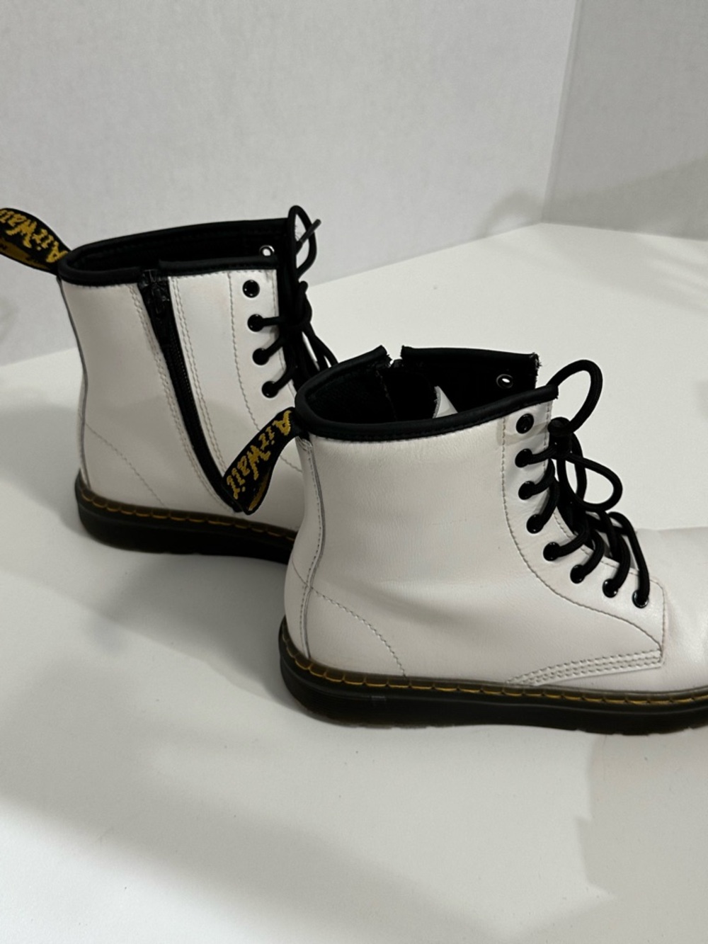 Dr. Martens Zavala J White Leather Lace-Up Boots - US Women’s 6 / Kids 5 - Picture 7 of 8